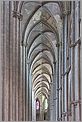 Bas côtés de la nef de la cathédrale de Bourges (Canon 20D + EF 17-40mm)
