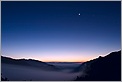 Aube au col de Bleine  lueurs du jour naissant sur fond de ciel étoilé & Lune (CANON 10D + EF 17/40 L) 