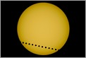 Chapelet du transit de Vénus devant le Soleil le 08 juin 2004 (MTO + Canon 10D)