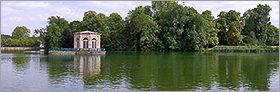 Kiosque sur l'étang du Chateau de Fontainebleau (CANON 20D + EF 17-40 L)