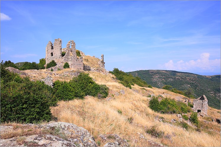 Ruines Du Chateau De Pierre Gourde CANON 5D 16 35mm L II 