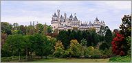 Chateau de Pierrefonds émergeant des bois (CANON 5D + EF 100 macro)