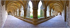Cloître de l'Abbaye de Royaumont en vue panoramique (CANON 20D + EF 17-40 L)