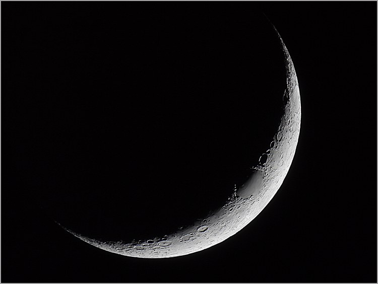Croissant de Lune au 3eme jour de la lunaison CANON D60 + MTO 1000mm