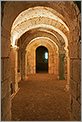 Arcades de la crypte romane de l'église de Plaimpied (CANON 20D + EF 17-40 L)