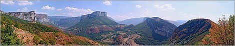 Panoramique sur les montagnes des gorges de la Bourne (CANON 10D + EF 17-40 L)