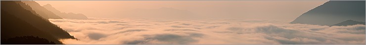 Mer de nuages au dessus des villages d'Aiglun, Le mas, Roquestéron - Alpes Maritimes (CANON 10D + EF 100-400 L)