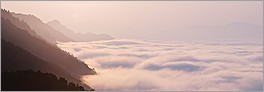 Mer de nuages au dessus des villages d'Aiglun, Le mas, Roquestéron (CANON 10D + EF 100-400 L)