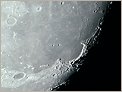 Gros plan lunaire sur la mer des Pluies et le Golf des Iris (OLYMPUS E-10)