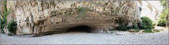 Vue panoramique sur l'entrée du pont naturel de Minerve ( 34 Hérault ) Canon 5D MkII + TS-E 17mm F4 L