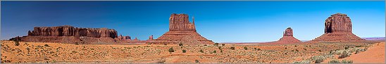 Monument Valley (Navajo Tribal Park) en vue panomarique réalisée avec CANON 5D + EF 50mm F1,4