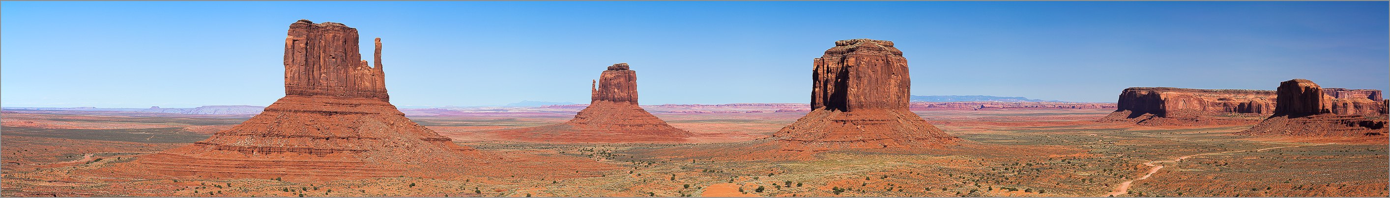 Monument Valley - Navajo Tribal Park - panomarique réalisé avec CANON 5D + EF 100 macro F2,8