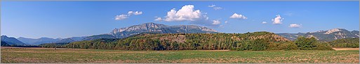 Paysage panoramique de Saint Auban en Diois (CANON 10D + EF 17-40 L)