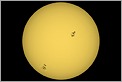 Soleil en entier avec des groupes de taches à sa surface (CANON 10D + MTO 1000mm)