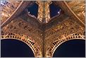 La tour Eiffel de nuit & graphisme (CANON 20D + EF 17-40 L)