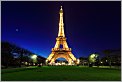 Tour Eiffel by night depuis le champ de Mars (Paris)  CANON 5D MkII + EF 14mm F/D 2,8 L II