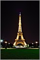Tour Eiffel by night depuis le champ de Mars (Paris) CANON 5D MkII + EF 35mm F/D 1,4 L